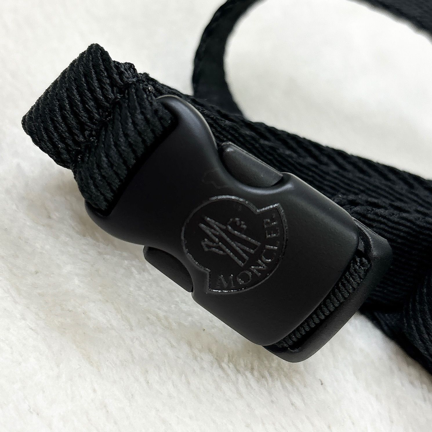 ◇Moncler◇モンクレール ダウン生地 ふわふわスマホショルダー 
