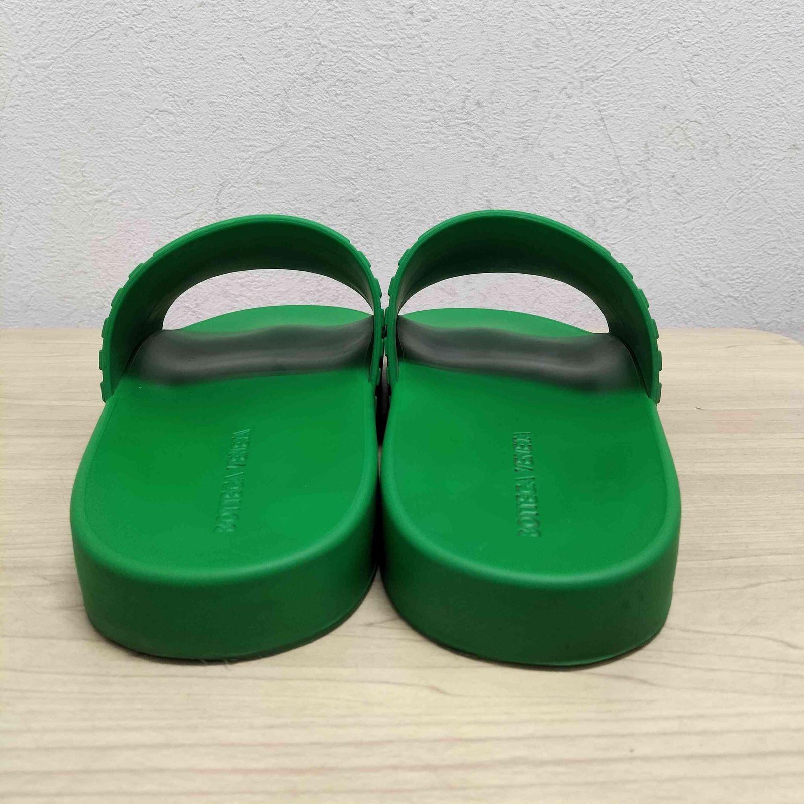 ボッテガヴェネタ BOTTEGA VENETA ラバーサンダル SLIDER メンズ JPN