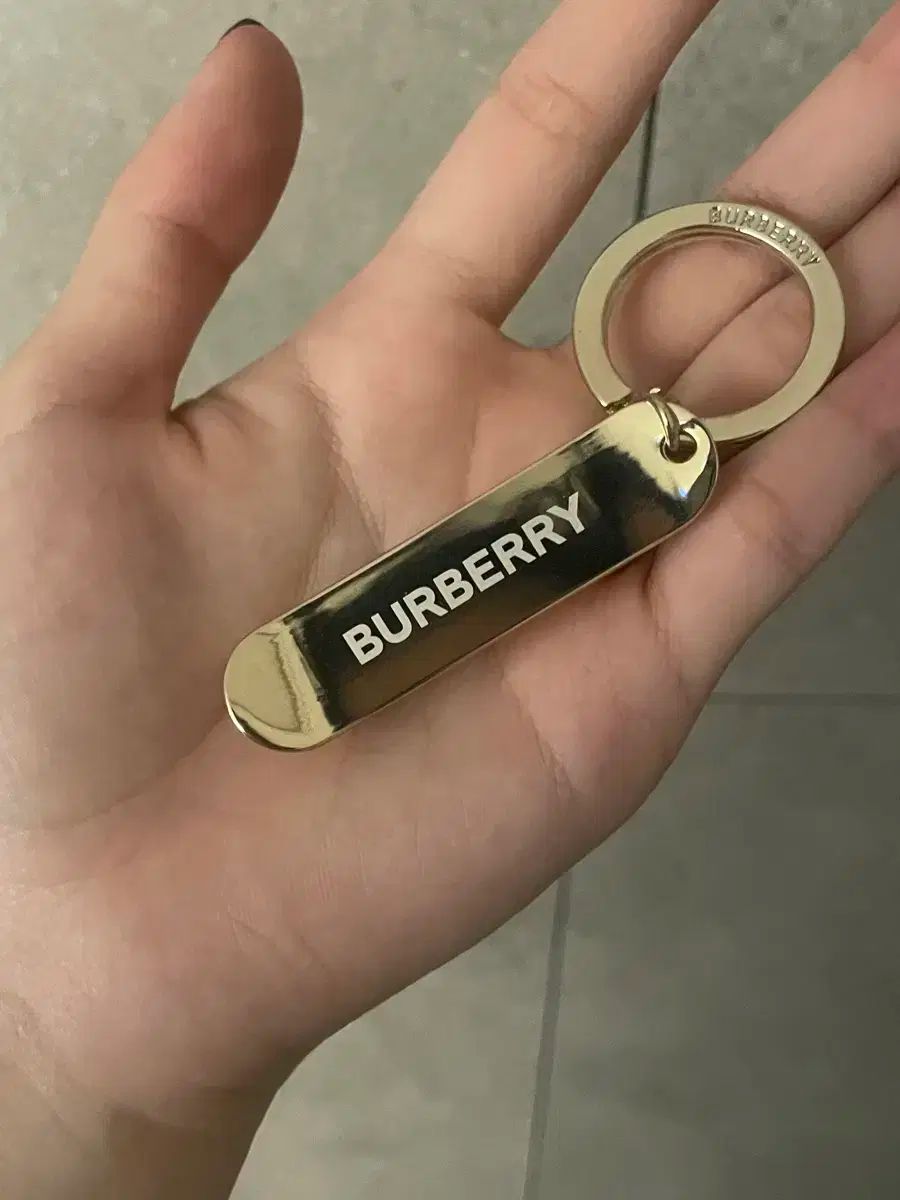 ◇新品未使用 BURBERRY バーバリー スケートボード キーリング チャーム s-l400.jpg
