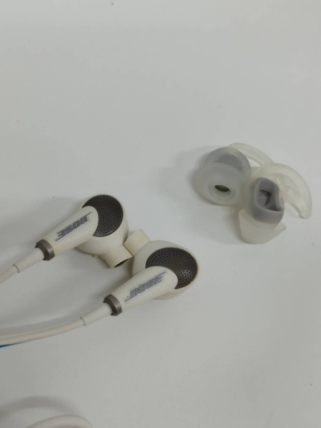 お値下げ【美品です！】BOSE　QuietComfort20i 有線イヤホン Amazon.co.jp: Bose QuietComfortシリーズ イヤホン ノイズ