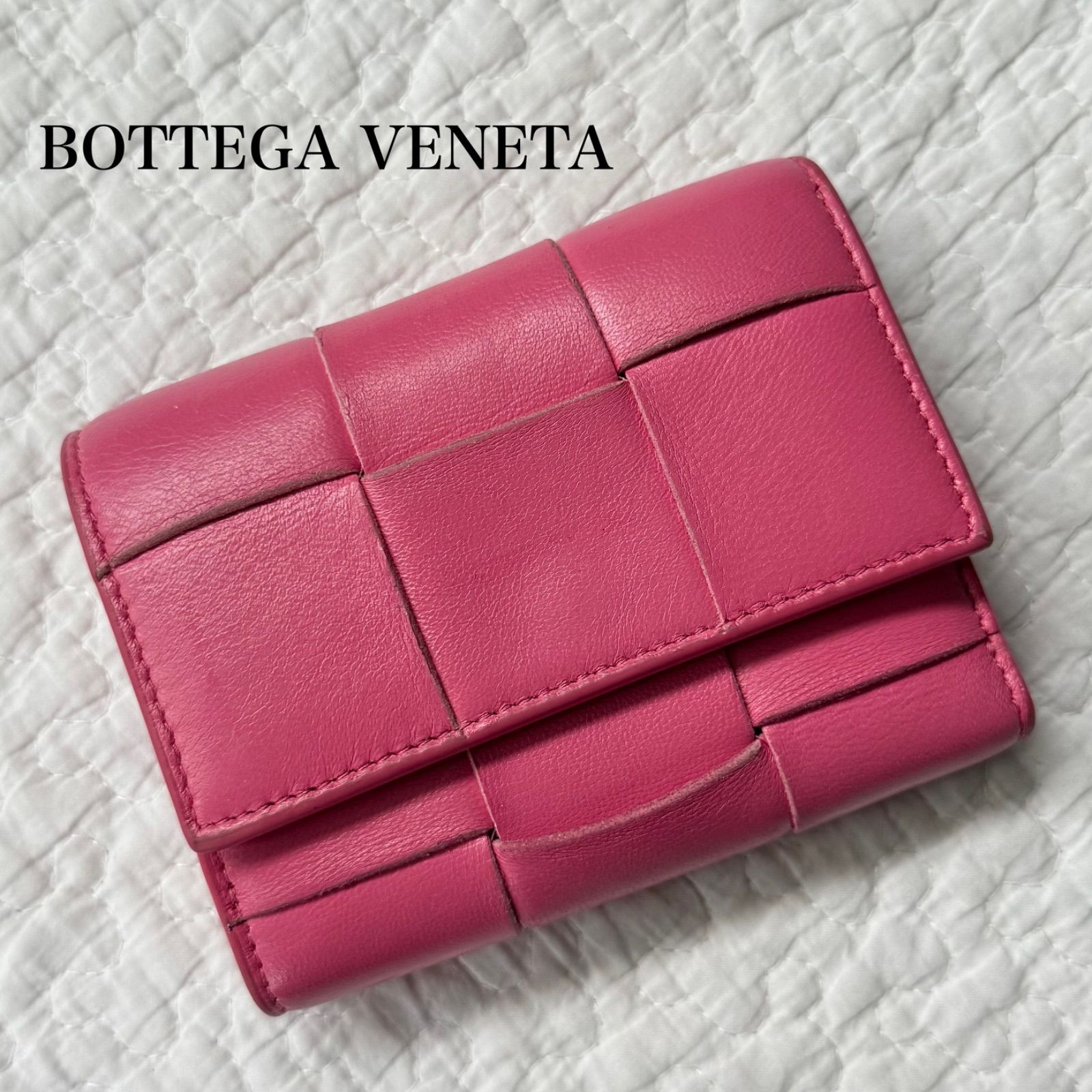 美品　箱付き　ボッテガヴェネタ イントレチャート レザー ピンク BOTTEGA VENETA ボッテガヴェネタ 三つ折り財布 カセット