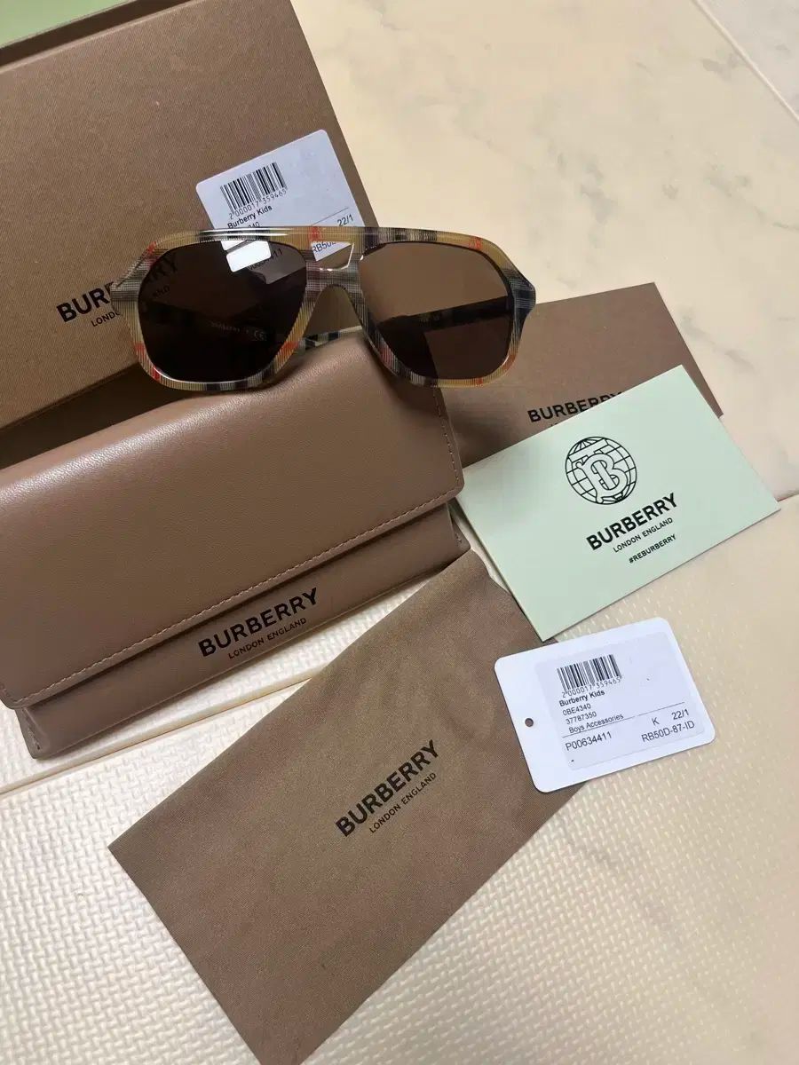 Burberry Kids バーバリーキッズ チェック サングラス