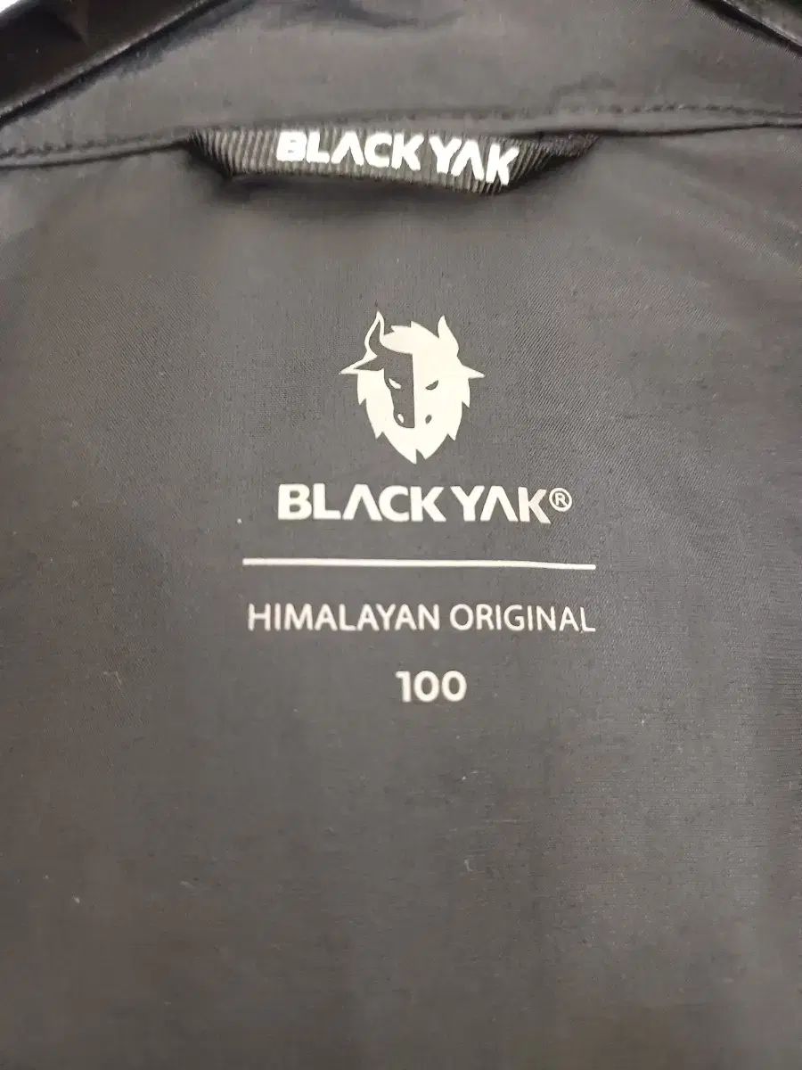 BLACK YAK ブラックヤク ウィンドブレーカー フード ブラック 100 WWW_OLIVIERBERNSTEIN_COM