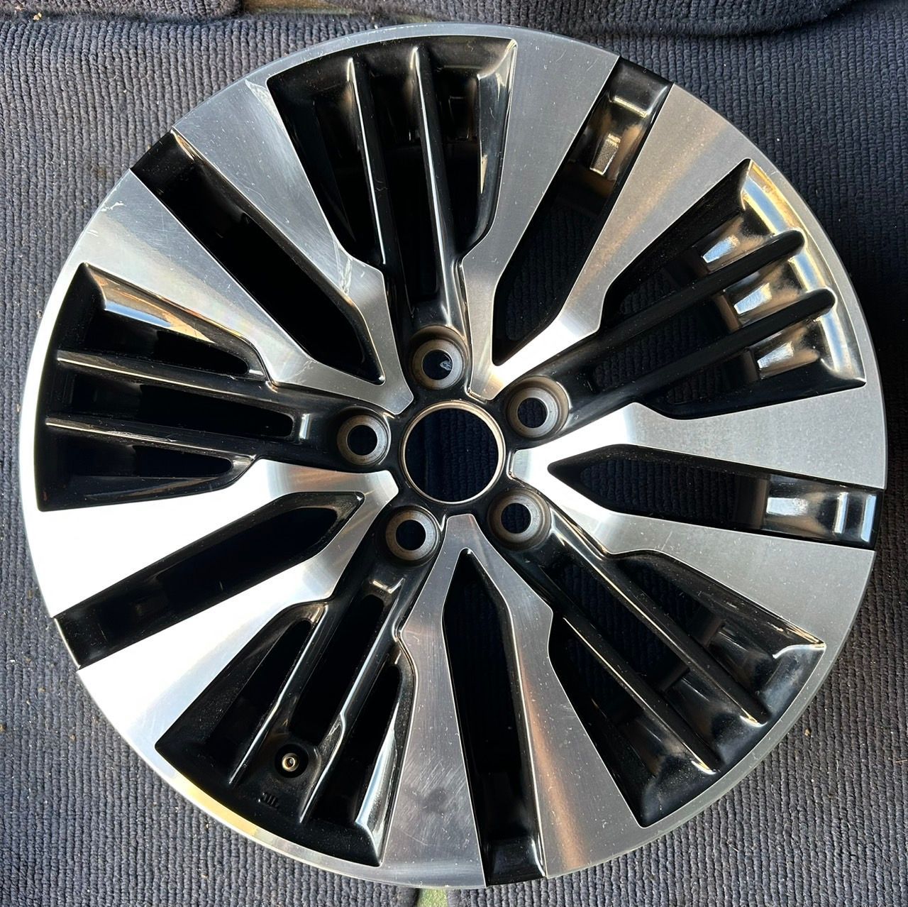 TOYOTA 30系アルファード 純正 18インチ ホイール1本 7.5J 45 PCD114.3 ハブ径約60 No.713