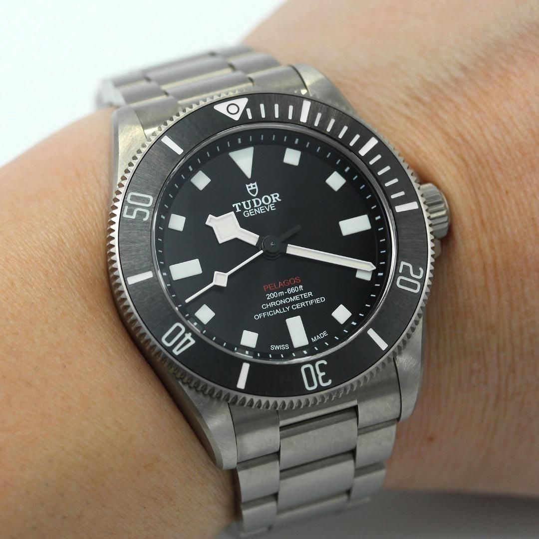 未使用品】 チューダー TUDOR ペラゴス 39 M25407N 箱 ギャラ 保証書 メンズ 男性 時計 腕時計 自動巻き オートマ チュードル -  メルカリ