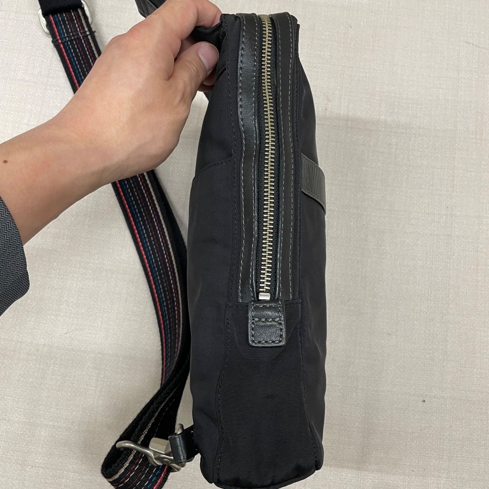 美品✨Paul Smith ボディバッグ ショルダー マルチストライプ ブラック 楽天市場】Paul Smith ポールスミスマルチストライプライン