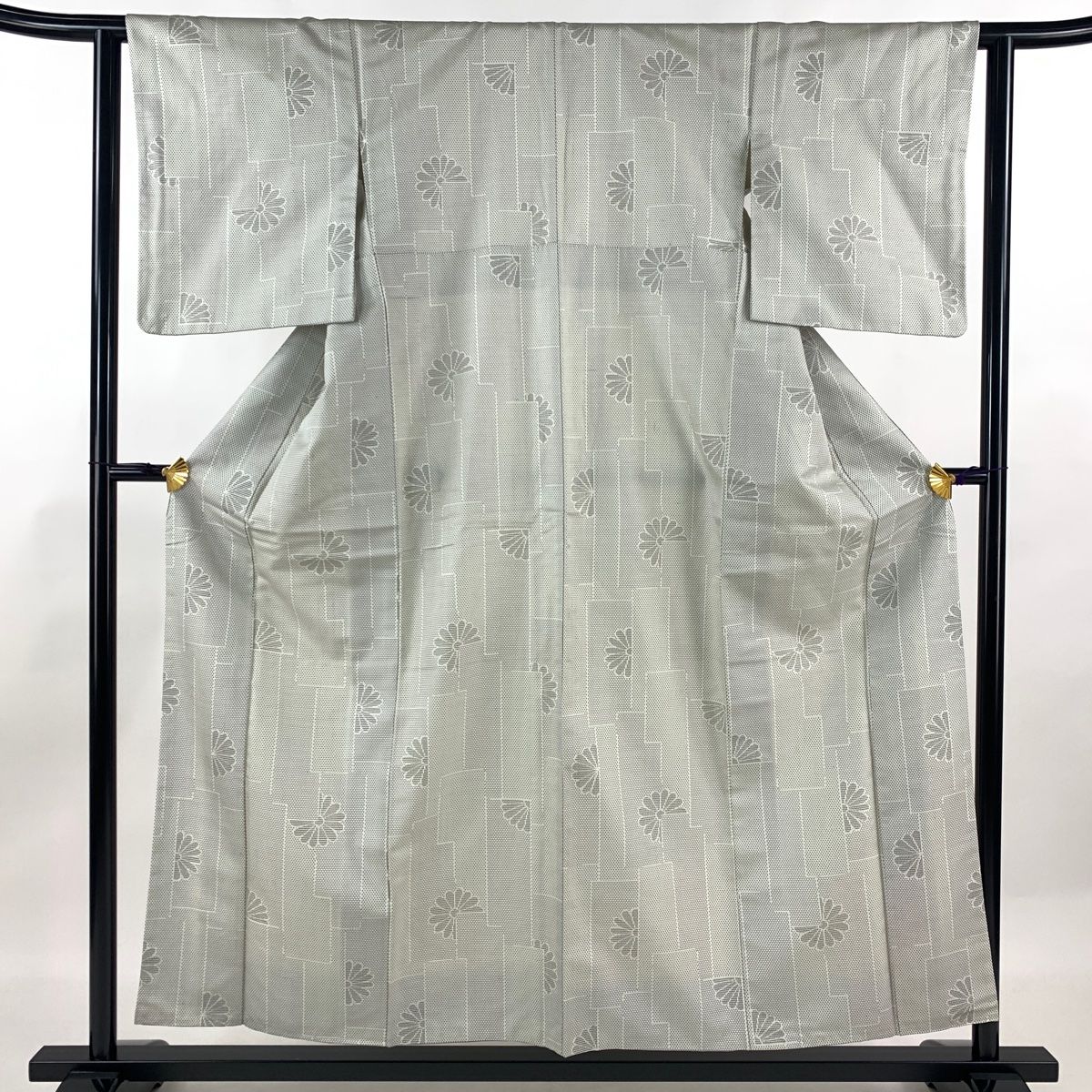 紬 身丈156cm 裄丈61.5cm S 袷 菊 幾何学 灰白 正絹 秀品 【中古  