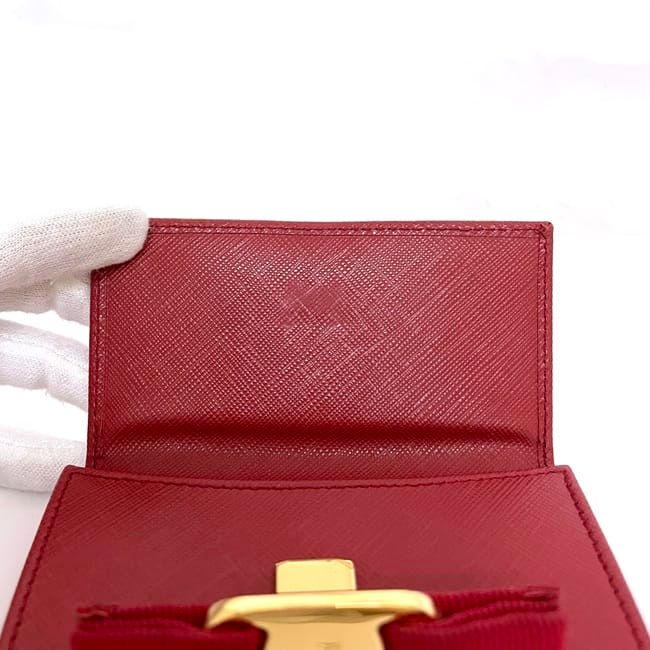 ♡美品♡サルヴァトーレフェラガモ ケース 財布レッド ラウンドファスナー サルヴァトーレ フェラガモ 二つ折り 財布 レッド ヴァラ 美品 レザー