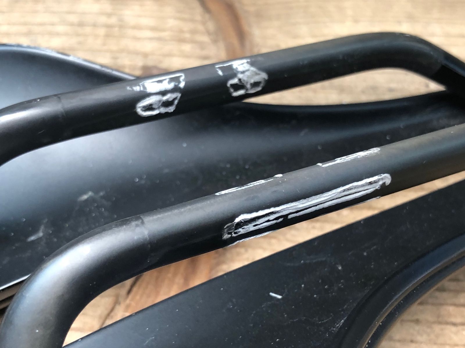 ファッションニュース JI421 ボントレガー BONTRAGER AEOLUS PRO カーボンレール サドル 145mm クランプ痕あり