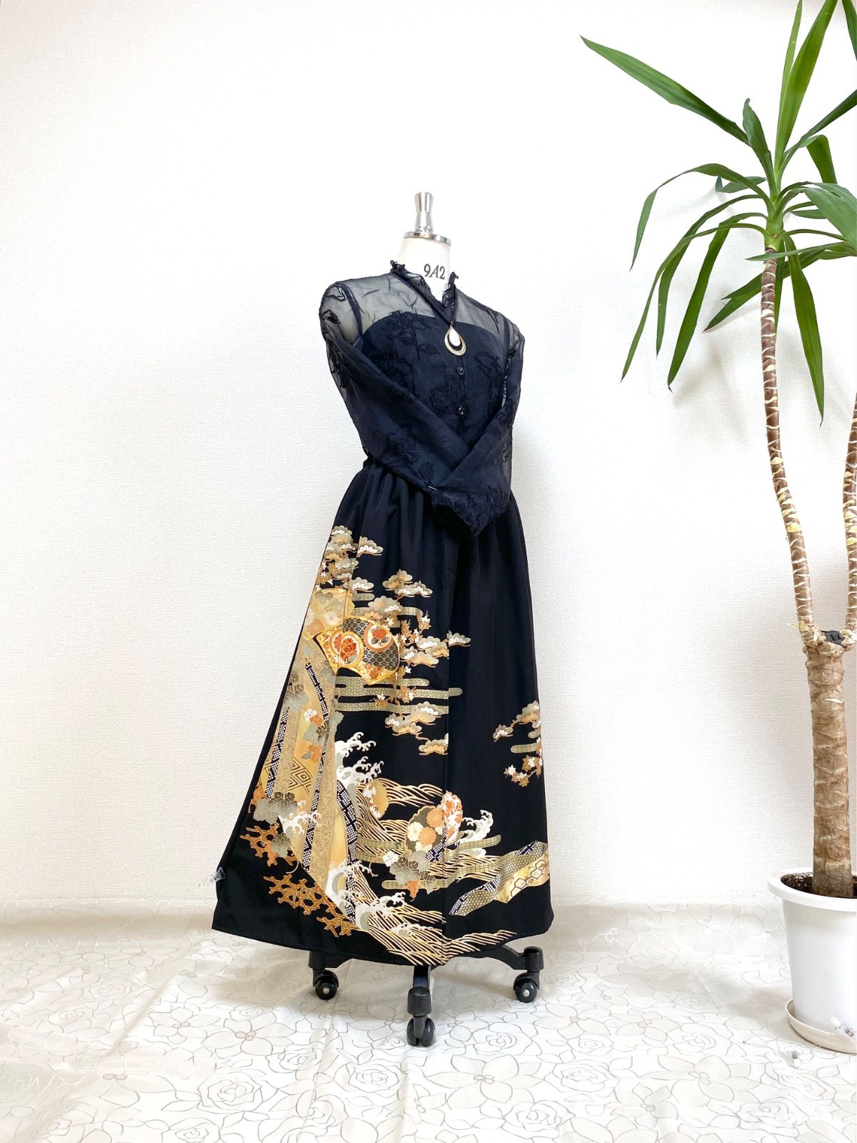 大人 セレブ着物スカートフリーサイズ1点物黒留袖着物リメイクウエストゴムロングスカートフリーサイズ みハンドメイドNO.5717