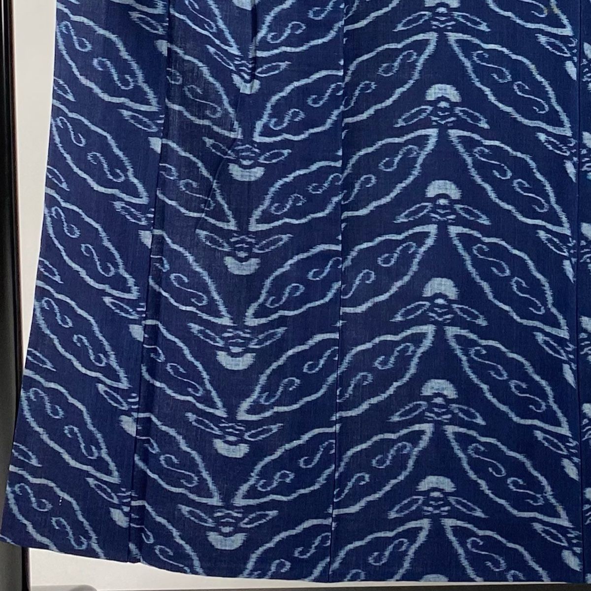 紬 身丈155cm 裄丈64cm M 単衣 バチ衿 幾何学模様 濃紺 綿 名品 【中古  