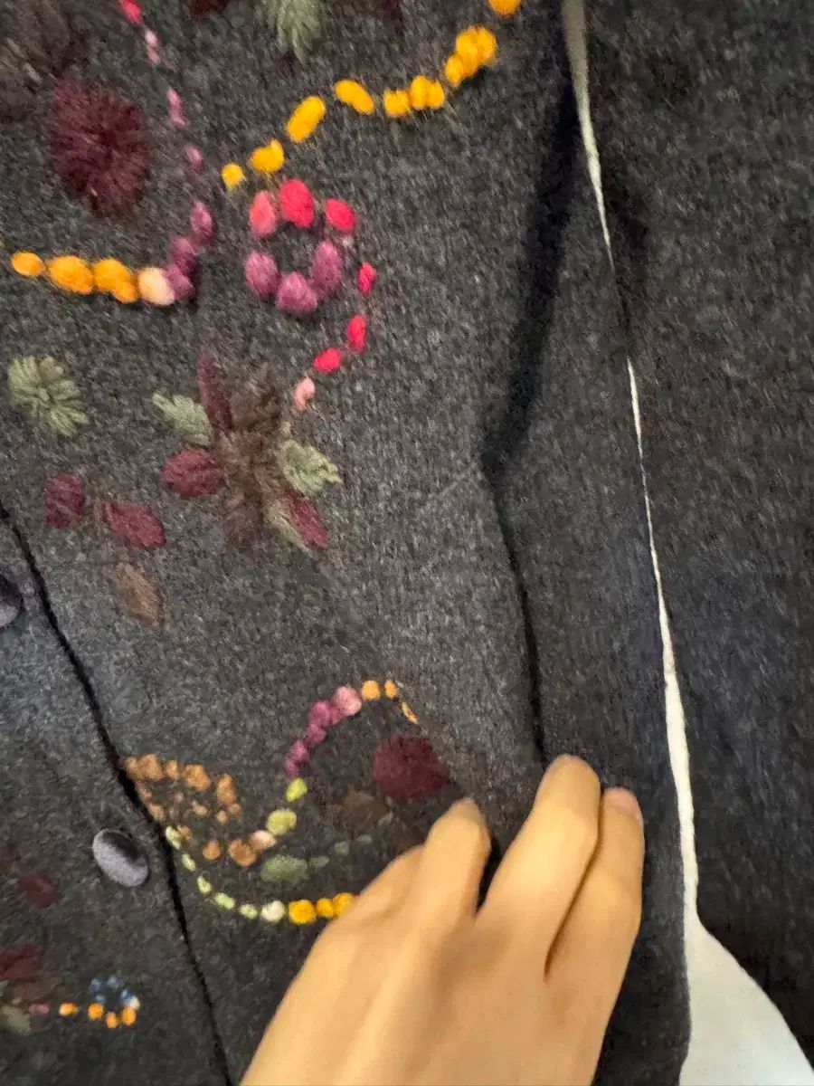 刺繍カーディガン