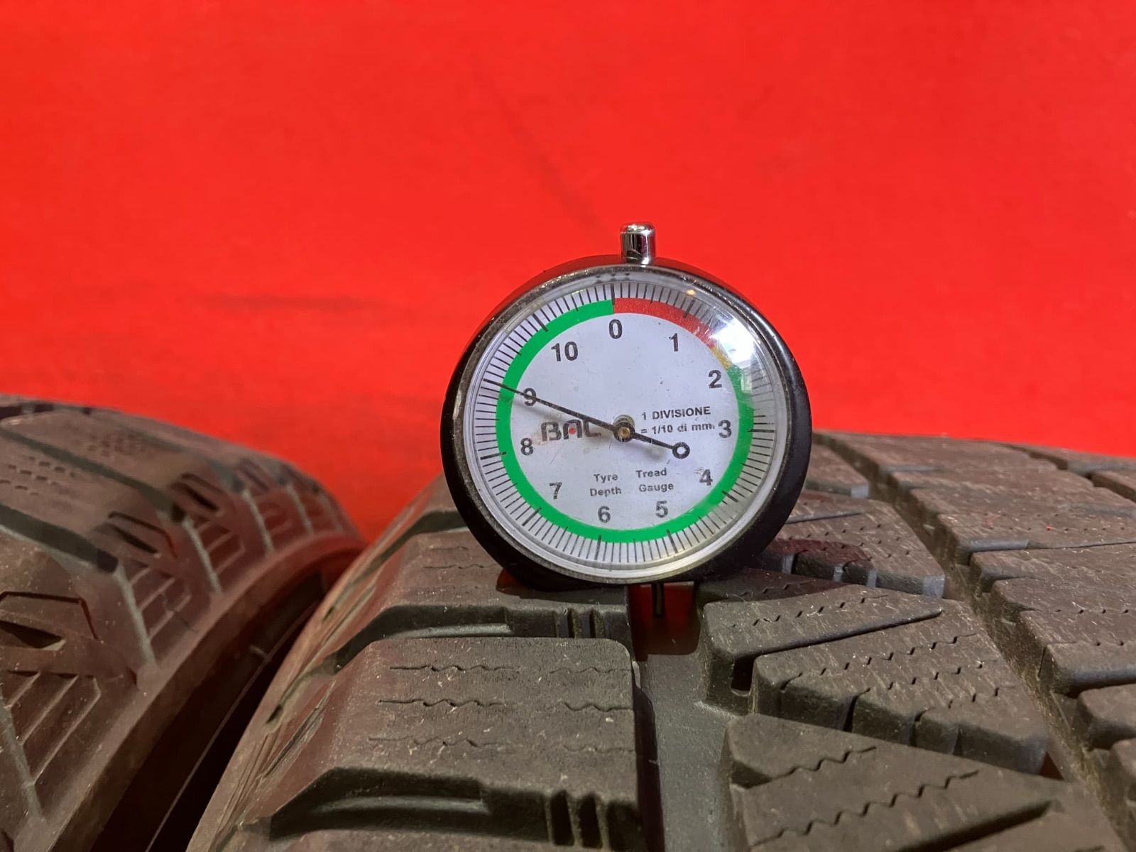 スタッドレスタイヤ