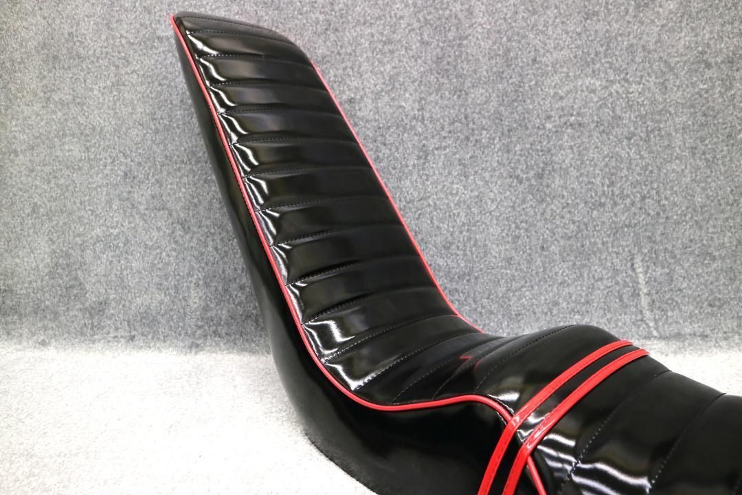 GT380 三段 シート 黒 赤 エナ / エナメル サンパチ - メルカリ