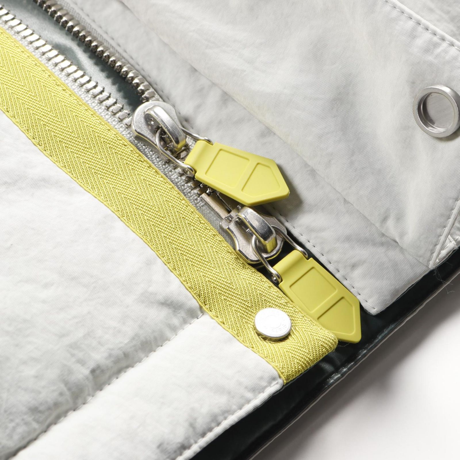 HERMES - HERMES エルメス ダウンベスト セリエボタン HERMES - エルメス 【美品/国内正規】セリエボタン ボルデュック