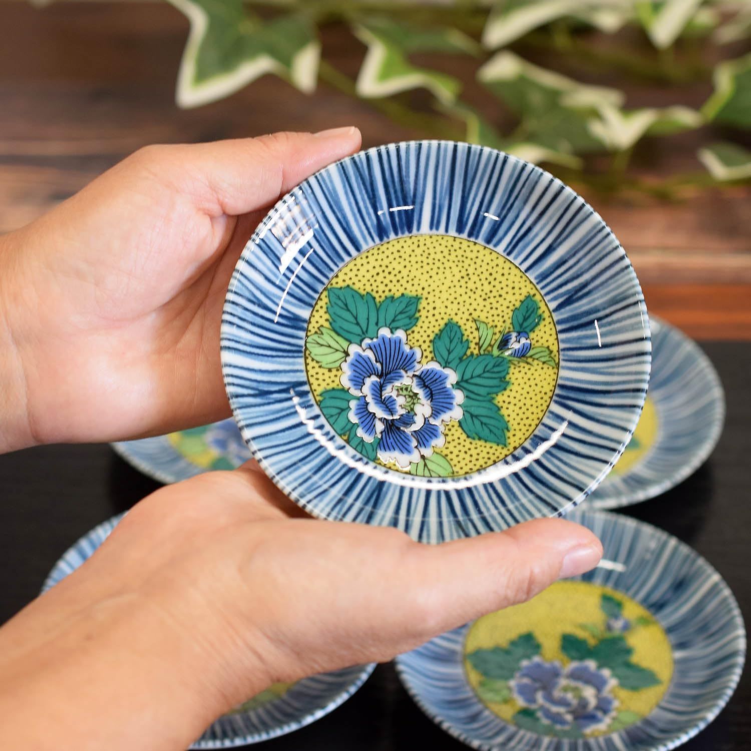 緑と金の花柄ガラス皿 Amazon.co.jp: IwaiLoft「シノワズリ・レトロ」フローラガラス トレー