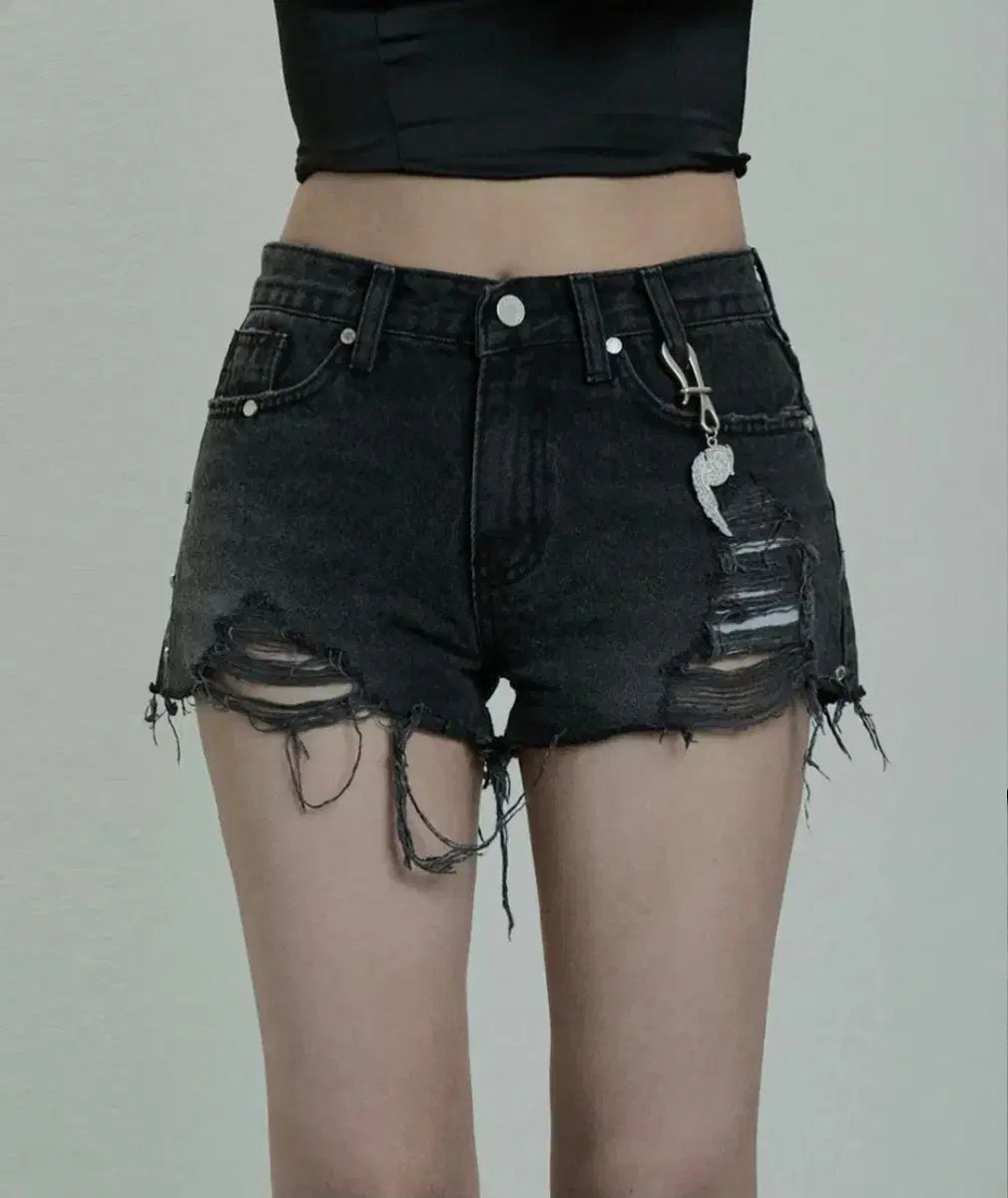 エトオソメ Rivet Damage Keyring ショートパンツ ブラック