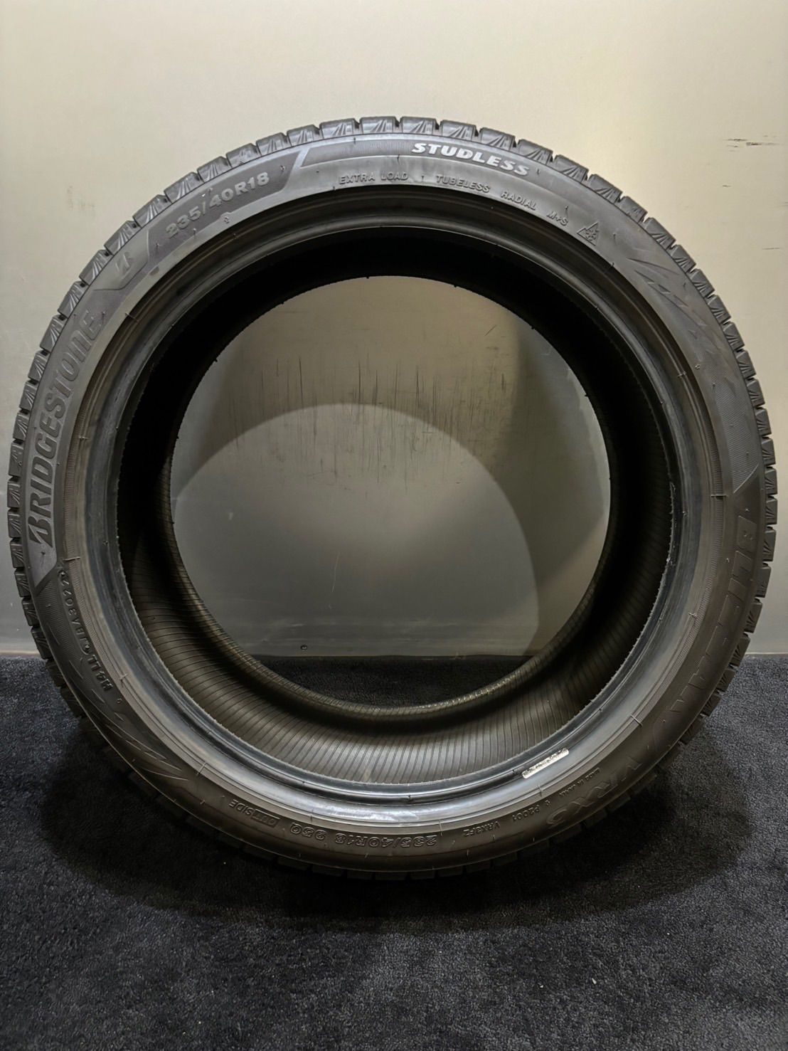 最安価に挑戦！ 235 40R18 BRIDGESTONE VRX3 22年製 スタッドレス 2本 ブリヂストン ブリザック 南6-K129 容易な