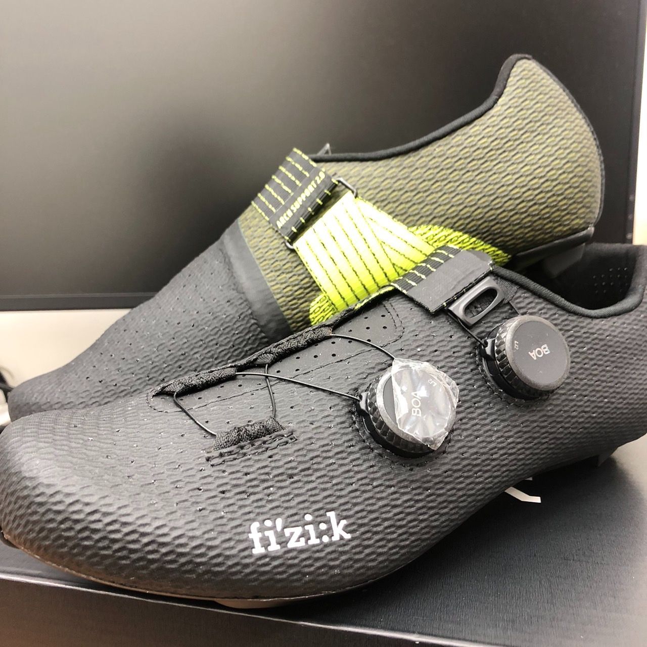 新品未使用「送料込」FIZIK// STABILITA CARBON  [ BK/Ye ]//フィジーク