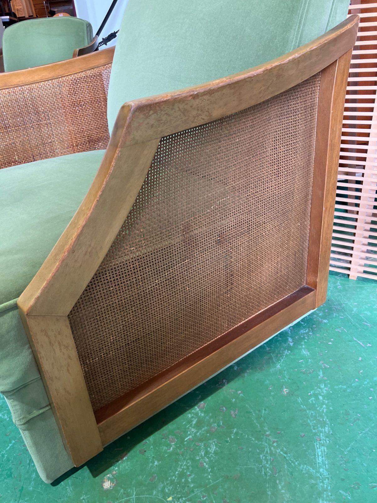 ②【マルニ木工】シングルソファ ブランド家具 藤張り 肘付き ラタン 