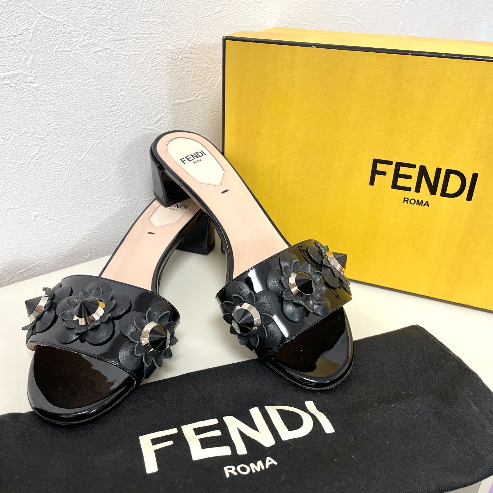 FENDI フェンディ フラワー スタッズ ミュール パテント レザー