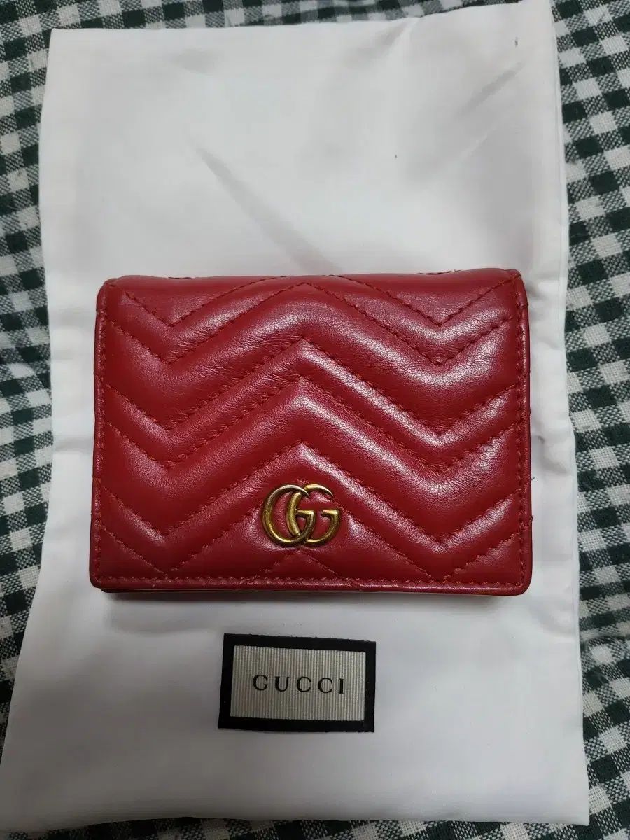 GUCCI グッチ マーモント 二つ折り財布 赤 GG ロゴ