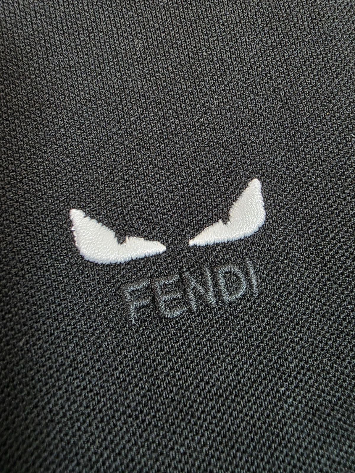 ☆ FENDI (フェンディ) モンスター バグズアイ ロゴ刺繍 半袖