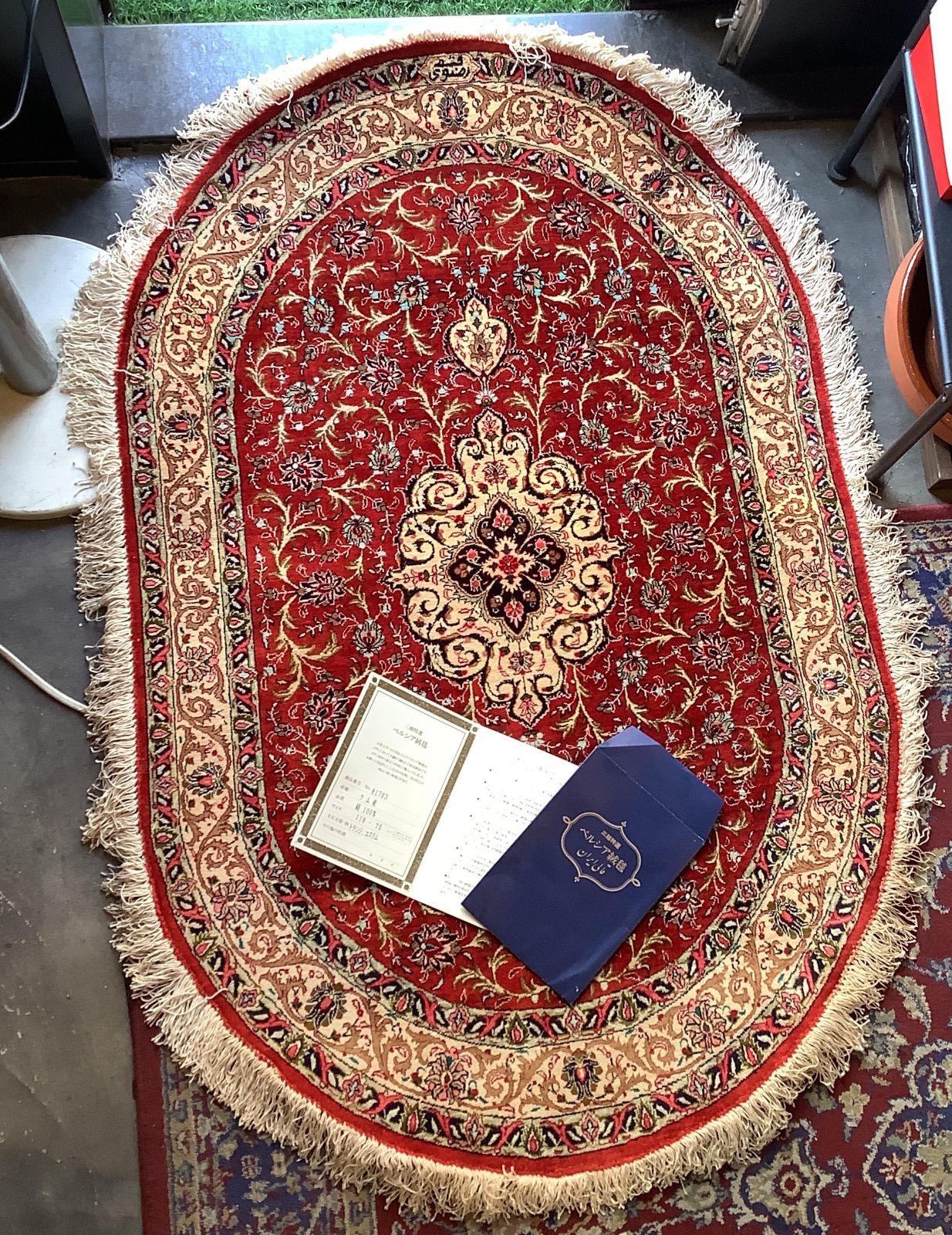 ペルシャ絨毯手織りのシルククム産 118cm x 80cm 高級ペルシャ絨毯クム