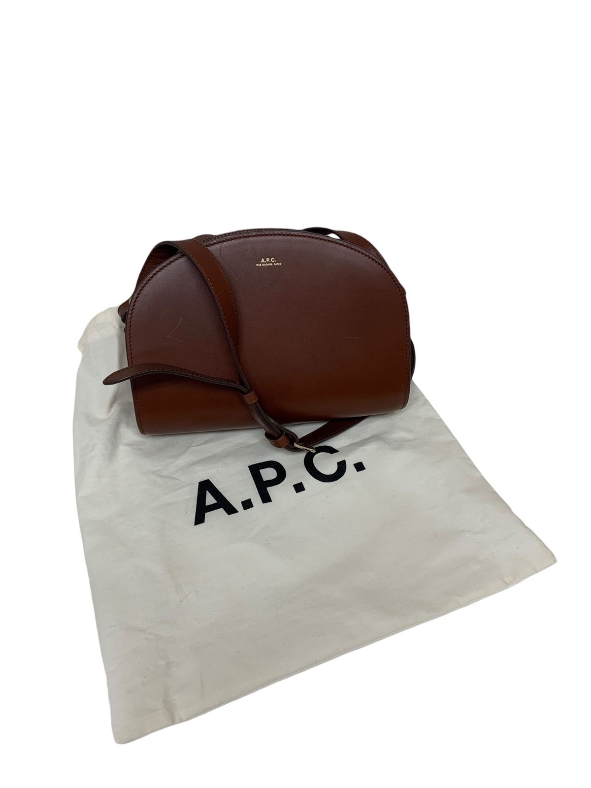 アーペーセー ショルダーバッグ ブラウン DEMI LUNE ハーフムーン レザー ITP8ZK5OVOI8