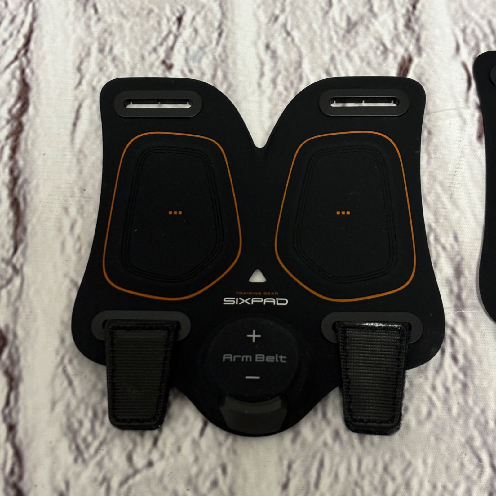 【美品】シックスパッド アームベルト2つセット 新品ジェルシート付き 美品】シックスパッド アームベルト2つセット 新品ジェルシート付き