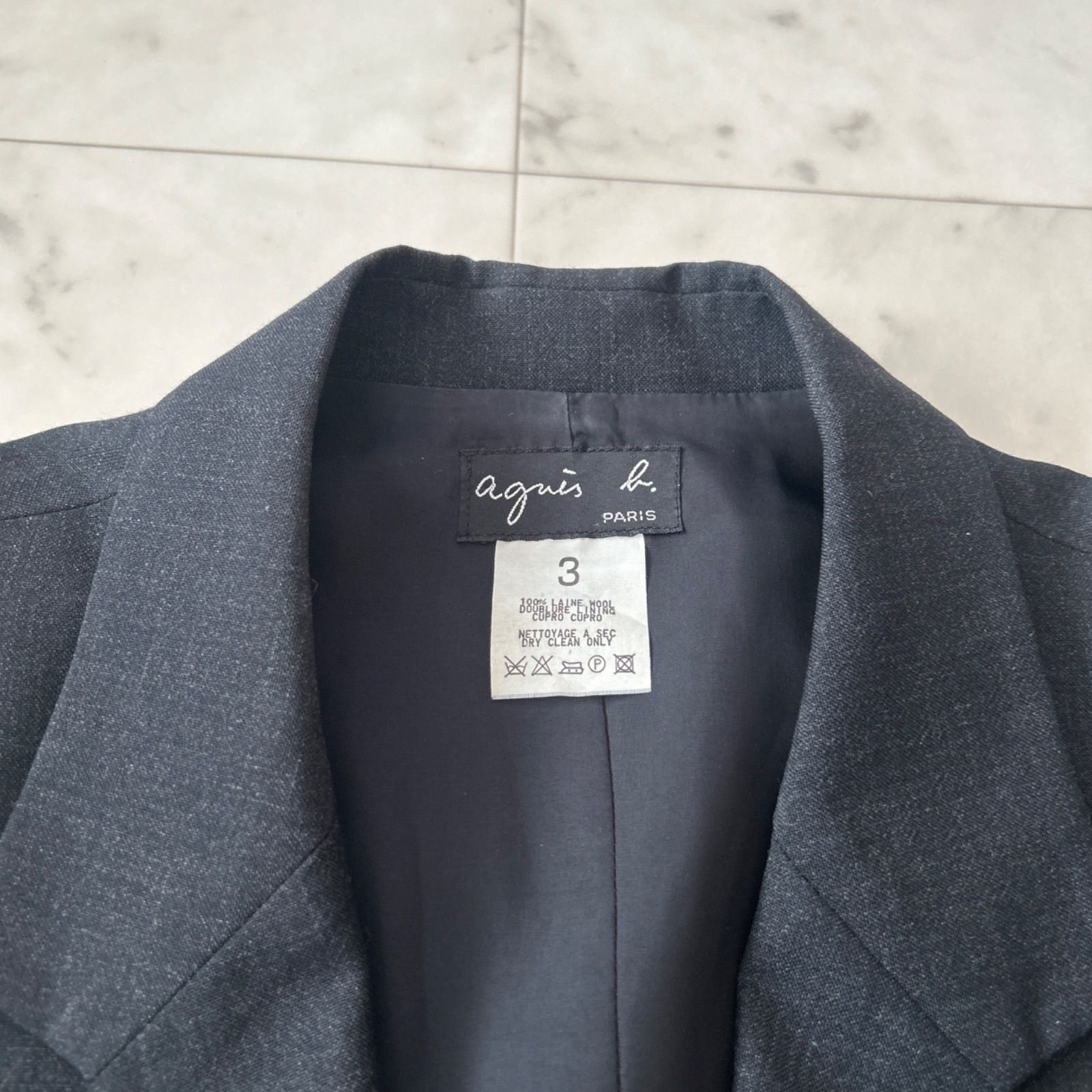 b. アニエスベー