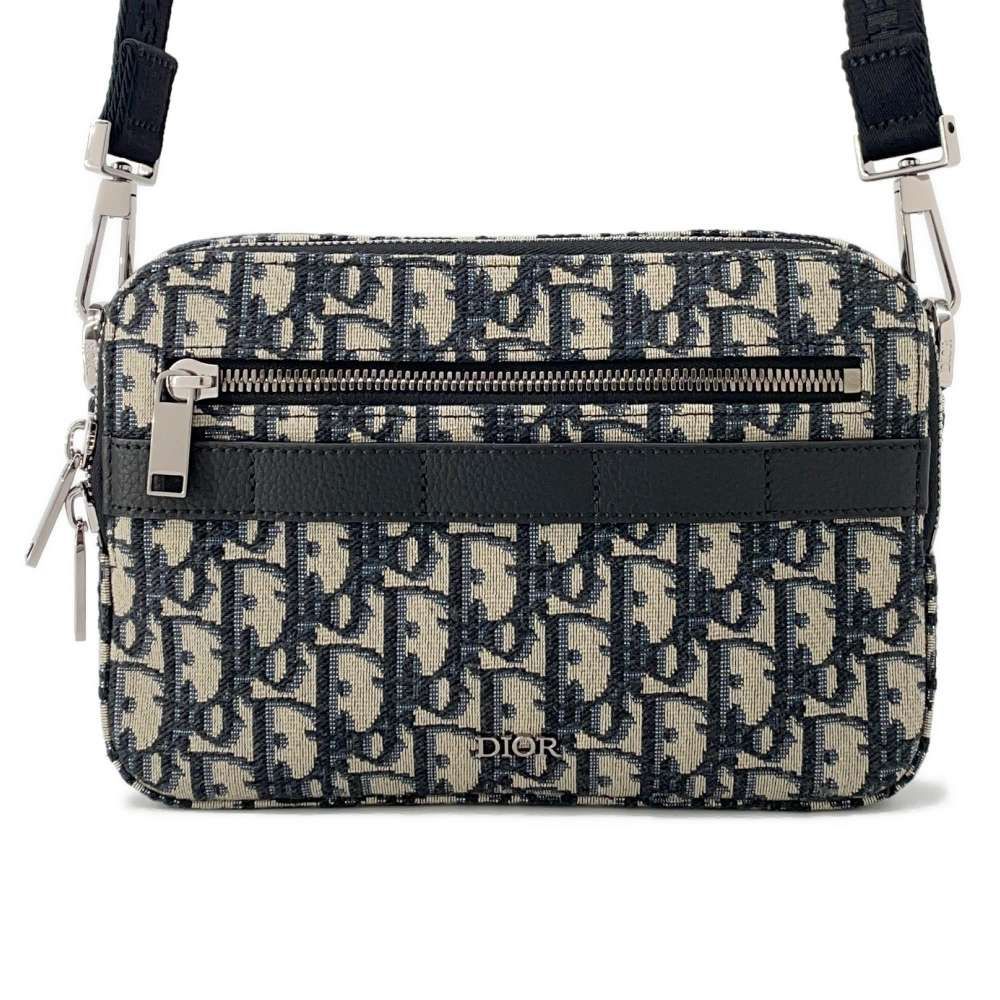 r58 プラダ　三角ロゴ　ナイロン　レザー　メッセンジャーバッグ　ショルダー ✨良品✨プラダ ショルダーバッグ メッセンジャー 三角ロゴプレート