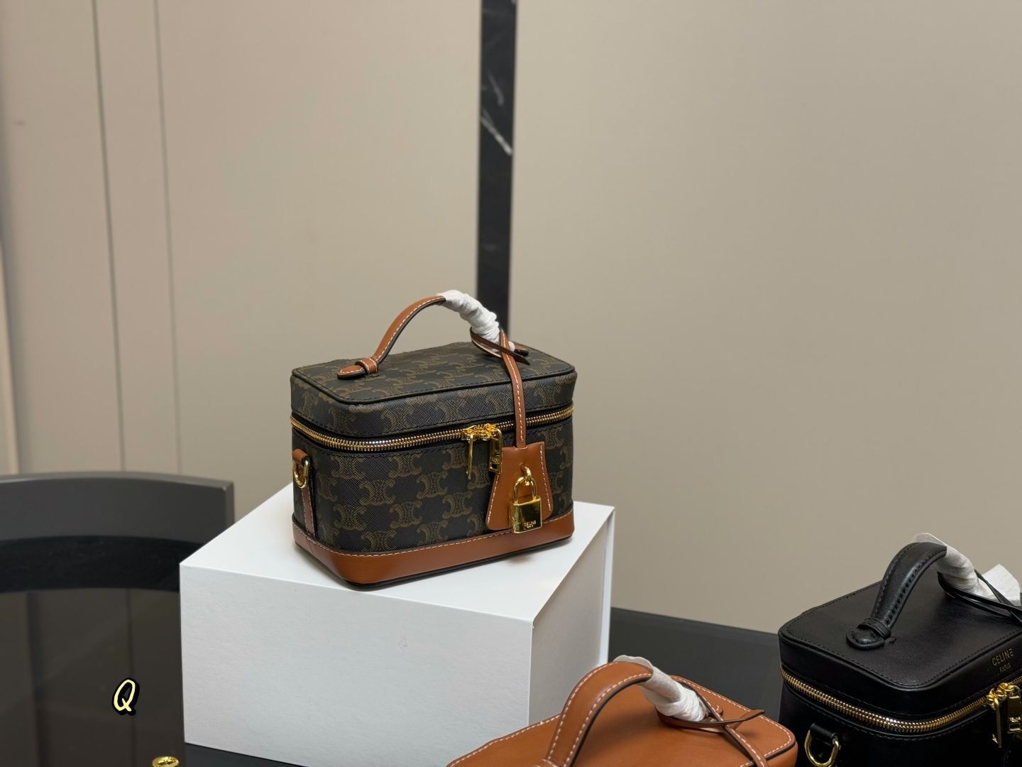 CELINE セリーヌ　バニティ　ポーチ　美品　化粧ポーチ　バック CELINE セリーヌ バニティ ポーチ 美品 化粧ポーチ バック