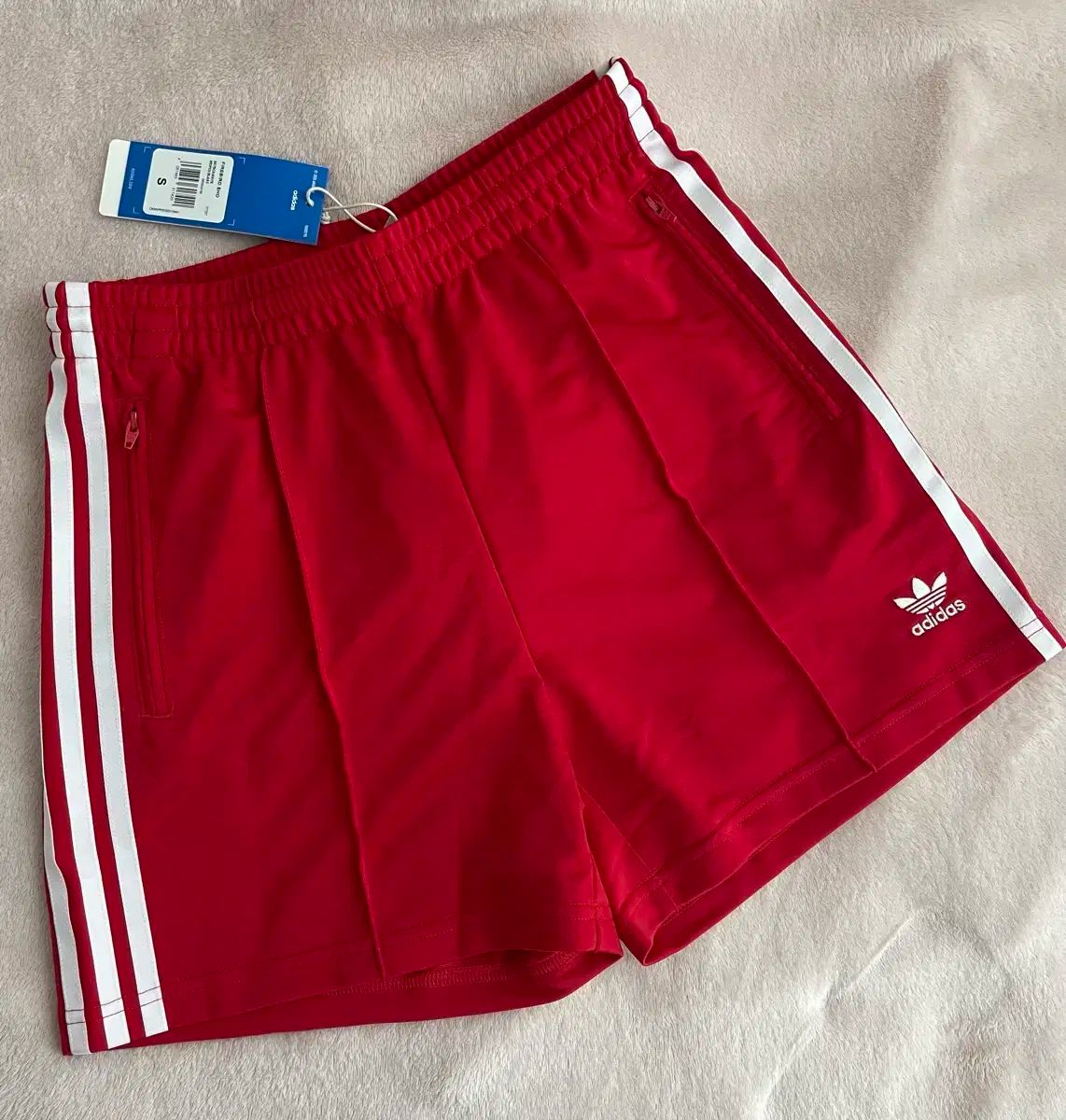 adidas(アディダス) ファイヤーバード ショートパンツ 赤 IY7207