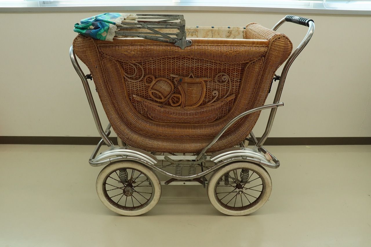 【現地引取のみ、リユース品】乳母車