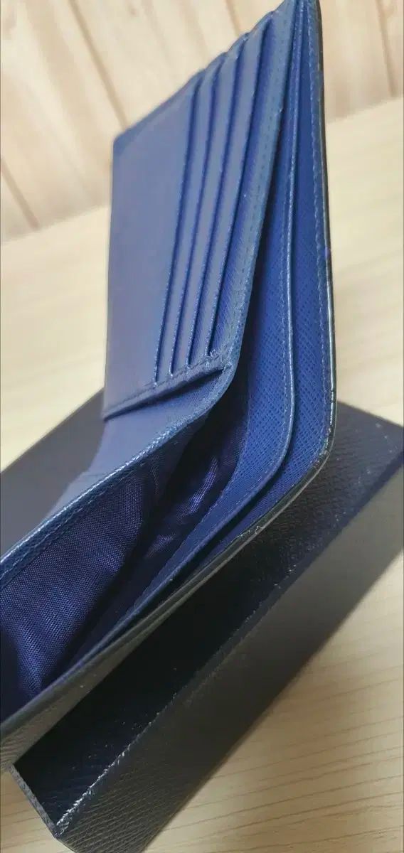 サフィアーノ 二つ折り財布