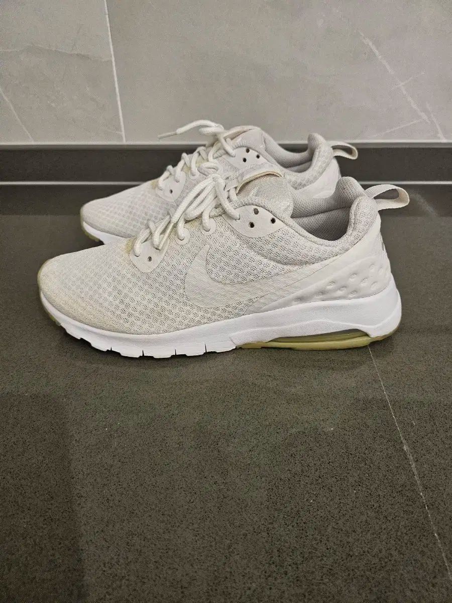 【雷市場（ポンジャン）商品韓国直送】 250 レディース NIKE(ナイキ) エアマックス モーション スニーカー