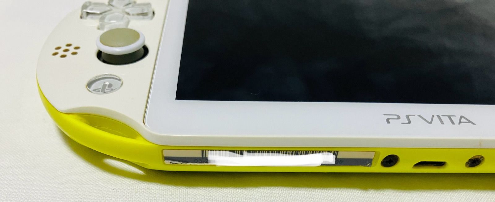 SONY PlayStation®Vita（PCH-2000シリーズ） Wi-Fiモデル ライム