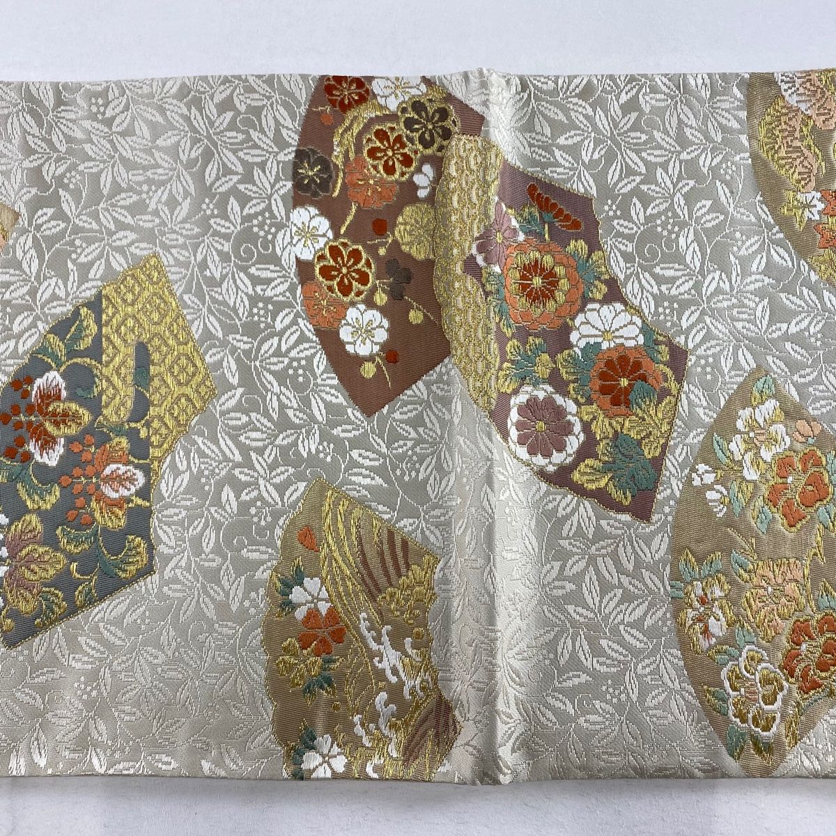 袋帯 美品 秀品 扇面 草花 刺繍 金糸 クリーム 六通 正絹 【中古