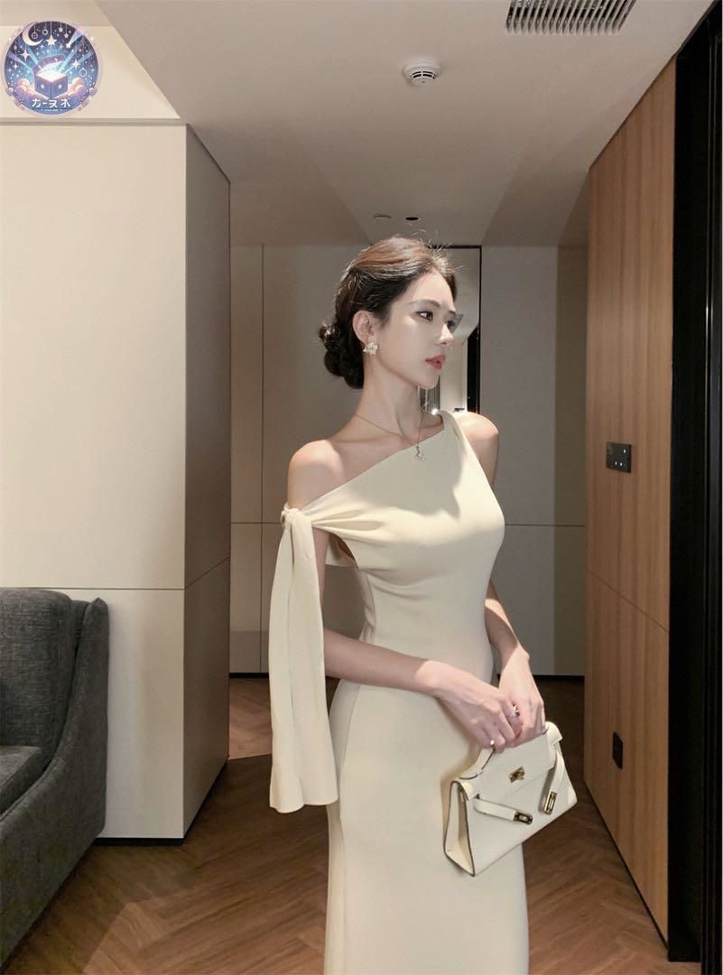 美しいラインのアシンメトリーデザイン ロングタイトドレス【パーティー】 新品未使用 美しいラインのアシンメトリーデザイン ロングタイト