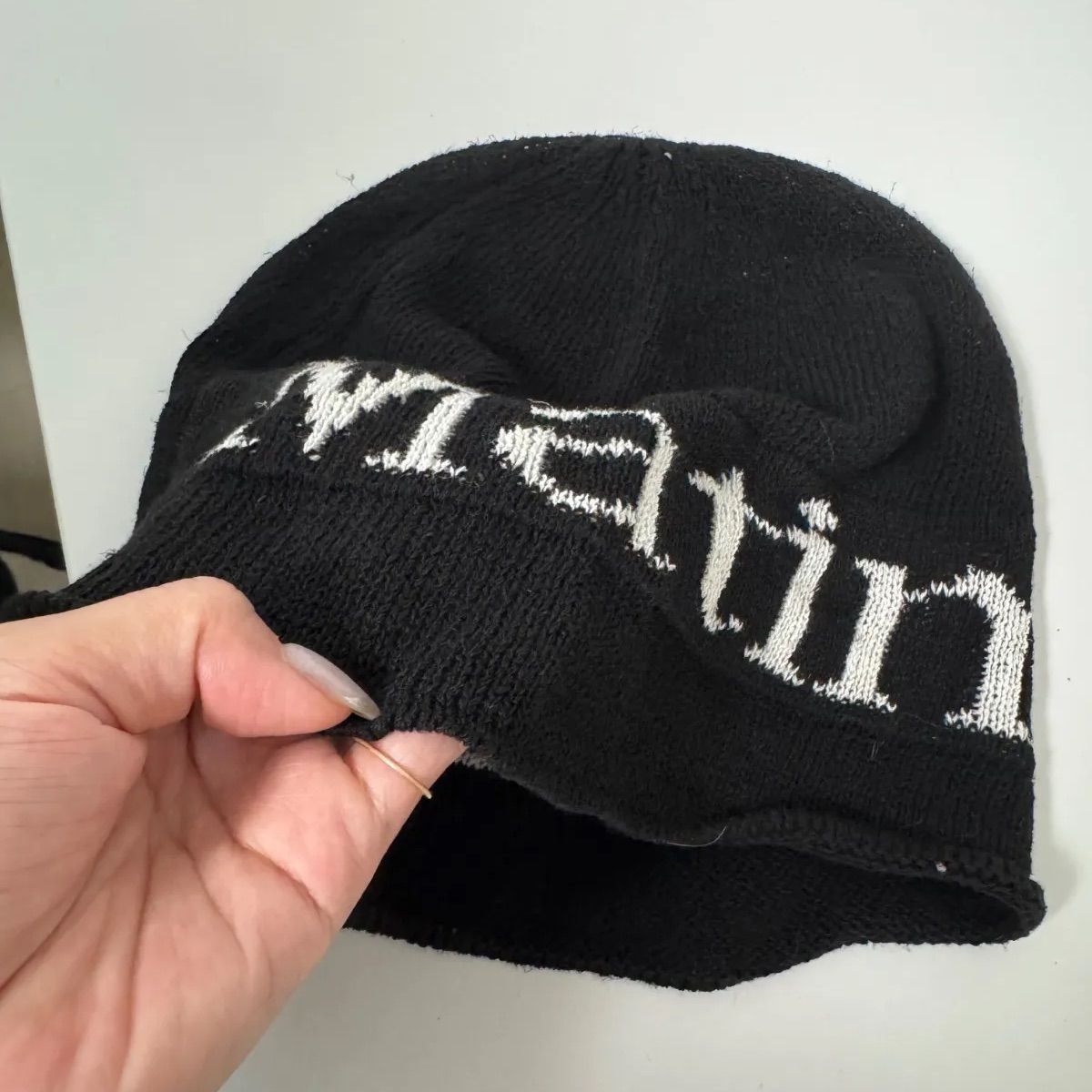 未使用★マーティンキム ビーニー★ブラック Matin Kim Matin Kim LOGO LINEN SHORT BEANIE IN BLACK - メルカリ