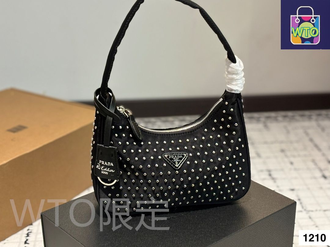 PRADA レザー アンダーアームバッグ ? 21×12cm [本日特価|新品未