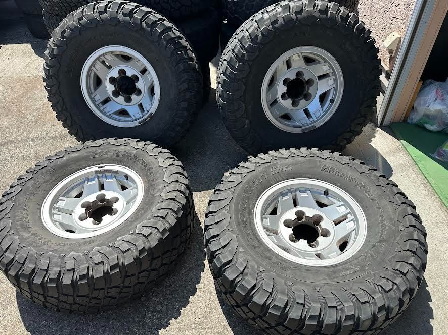 トヨタ プラド 純正ホイールとタイヤ4本セット