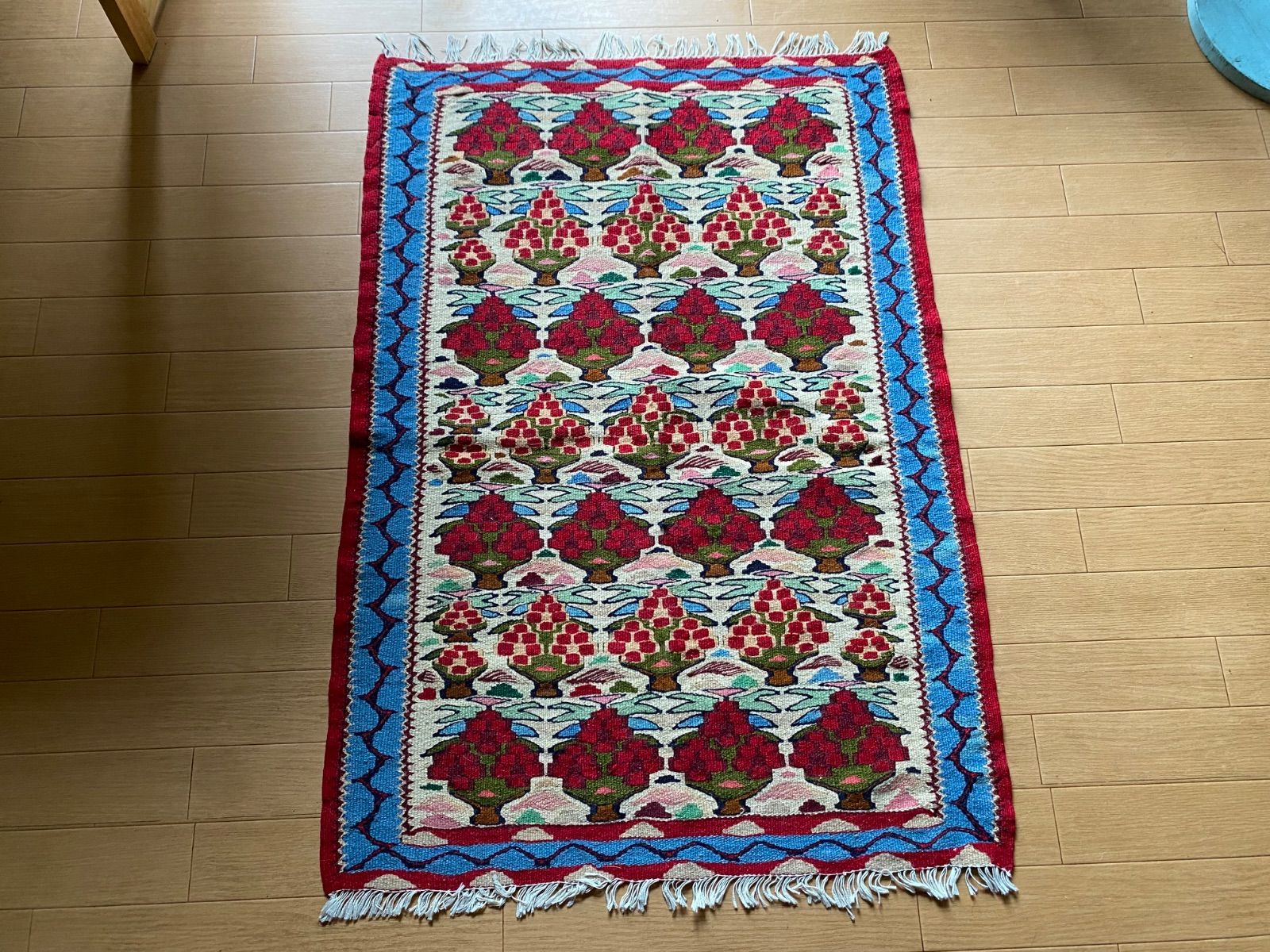 素敵な花柄のセネキリム 王室の為に織られたキリムです