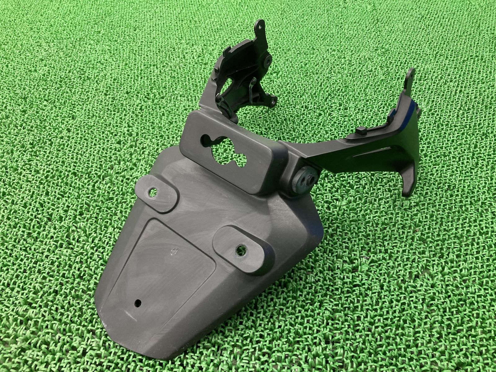 CBR1000RR純正アンダーカウル左 割れなし交換に。SC57後期 CBR1000RR