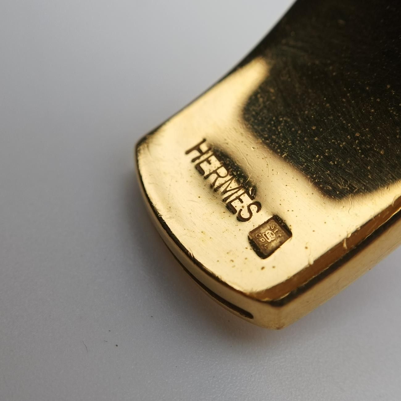 ゴールド×ワインレッド