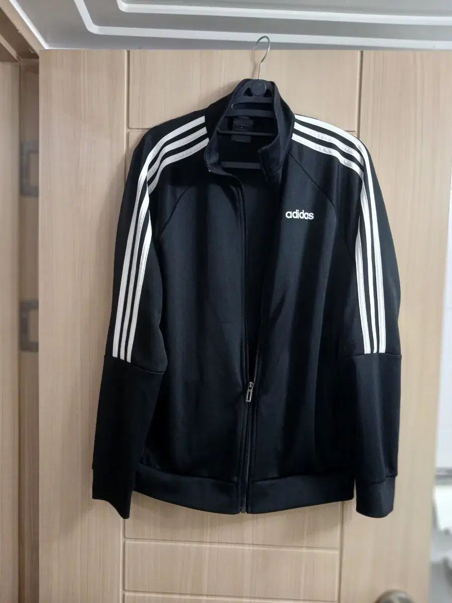 アディダス 3本線 トレーナー ブラック ジップアップ
