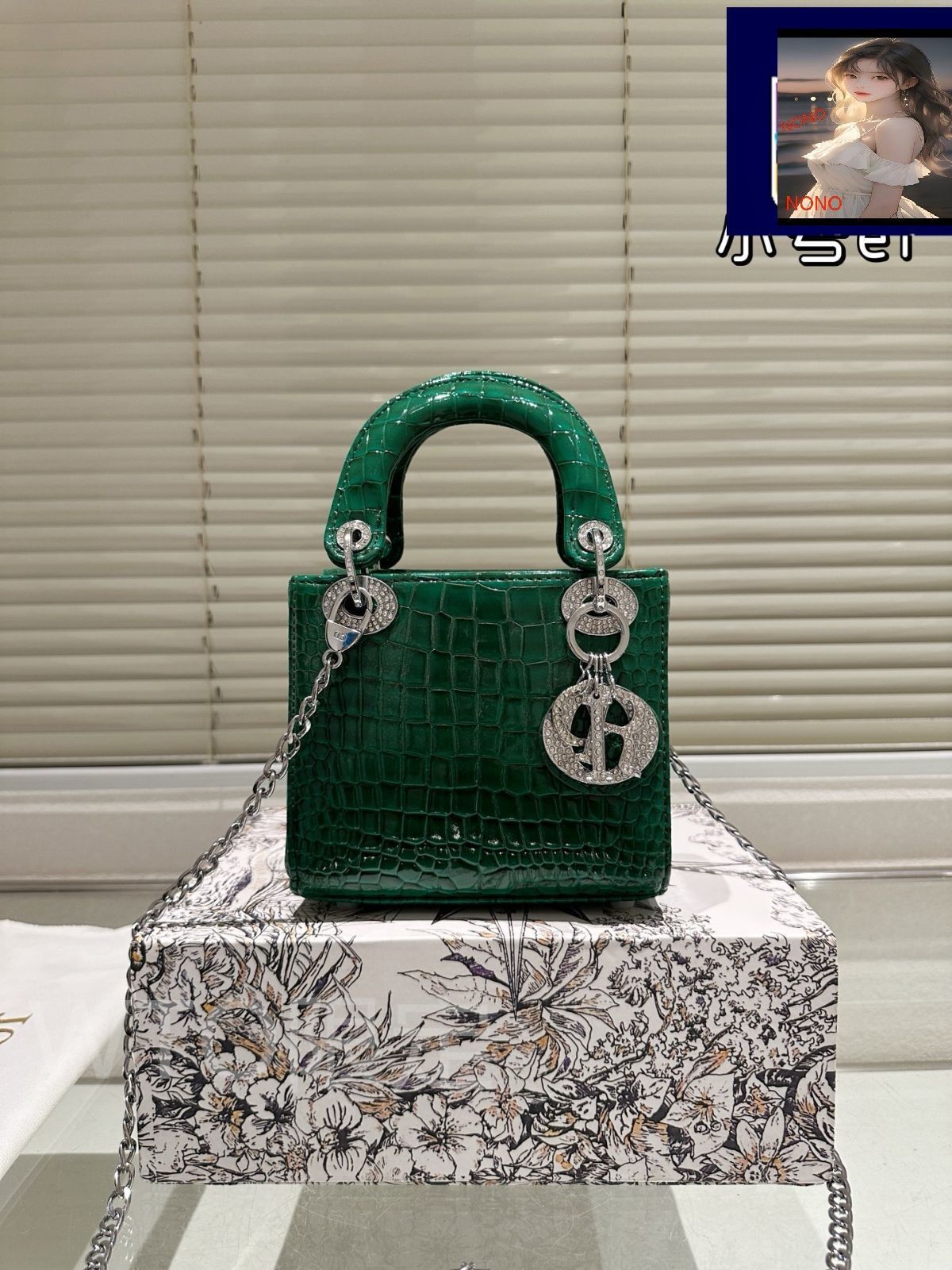 今日特価】Dior Lady Dior Bag with Folding Gift Box