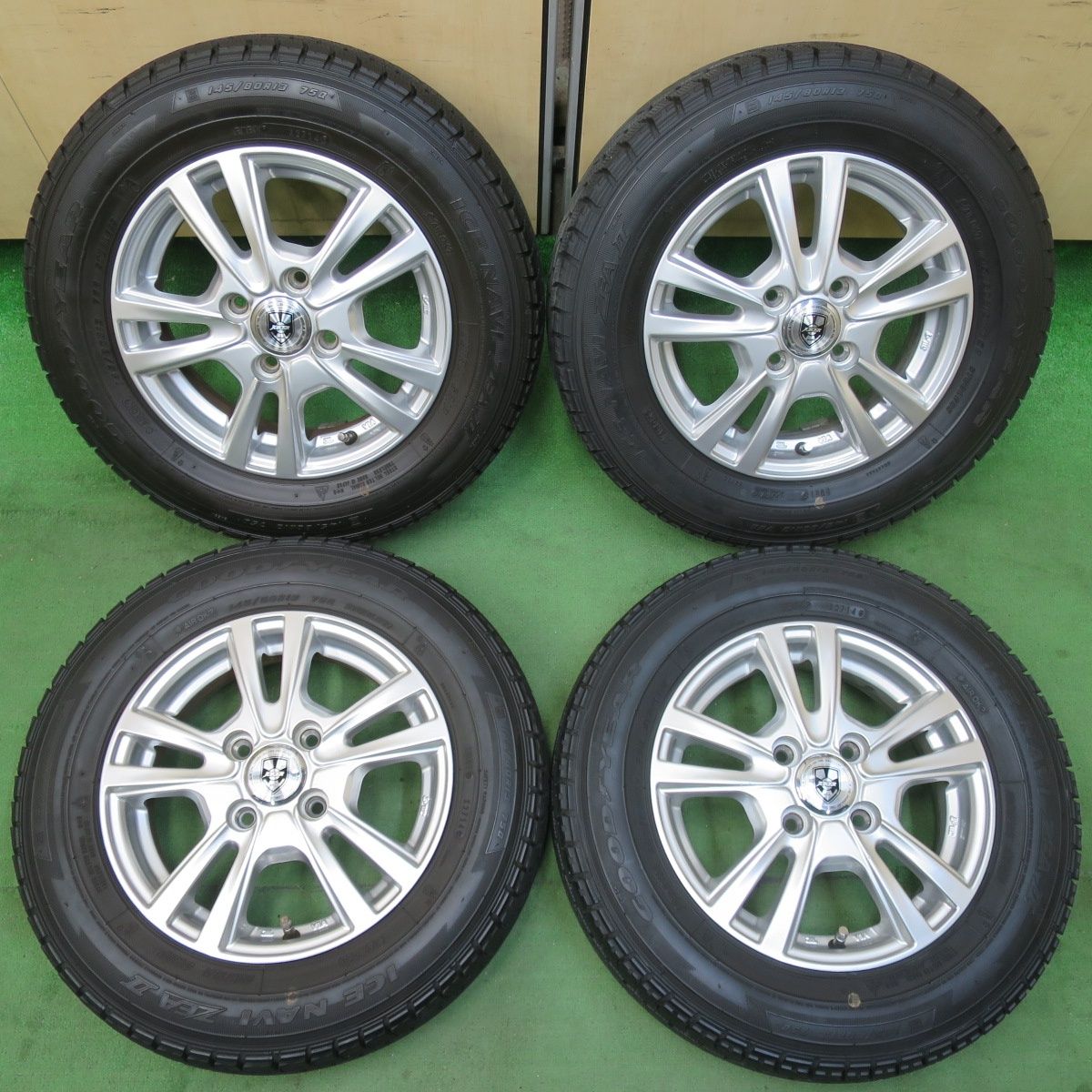 送料無料] バリ溝！9.5分以上☆スタッドレス 145/80R13 グッドイヤー 