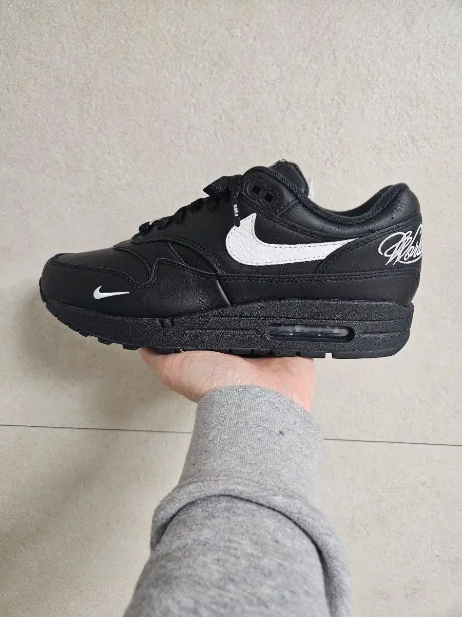 NIKE ナイキ